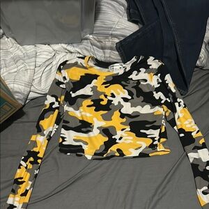 Stylish Yellow Camouflage Women's Top